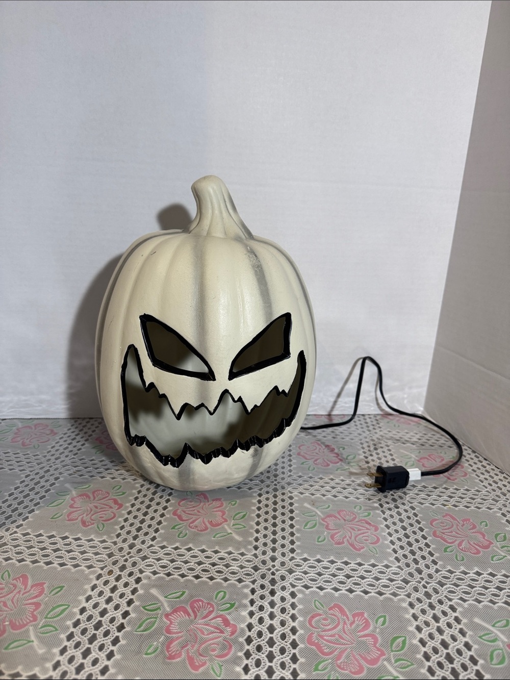Gemmy Light Up White Pumpkin Jack O Lantern Plug In Halloween Decor